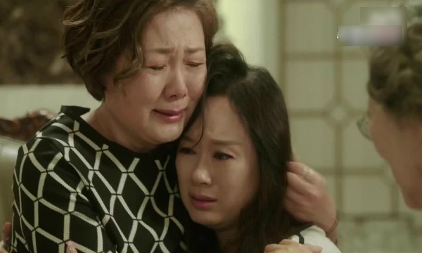 Mẹ già lên thăm con gái lấy chồng xa mà khóc nấc: &rsquo;Tha thiết gì loại chồng như thế này, về thôi con!&rsquo;