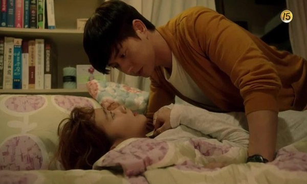 Chăm bạn thân ốm sốt 39 độ, nửa đêm nó mò xuống: “Nghe bảo làm chuyện ấy là hết ốm, mày cho tao làm 3 phút thôi..."