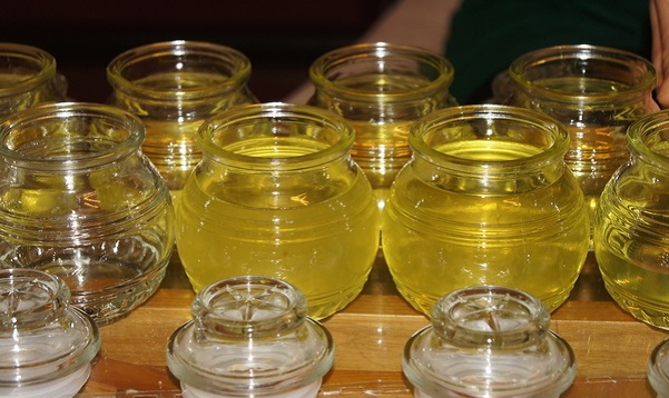 U50 chỉ cách uống dầu dừa mỗi ngày - da không có nếp nhăn, căng đét như gái 18