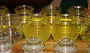 U50 chỉ cách uống dầu dừa mỗi ngày - da không có nếp nhăn, căng đét như gái 18