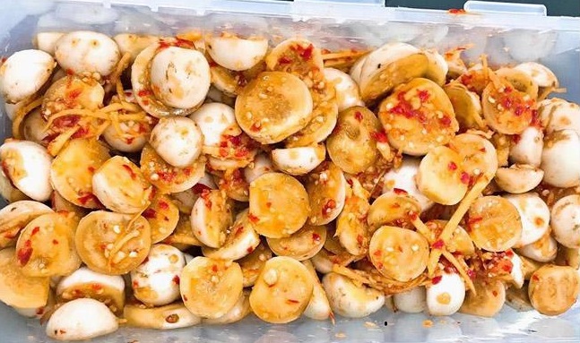 Ngày hè là mà ăn cà pháo muối xổi chua ngọt giòn tan thì khỏi phải chê!