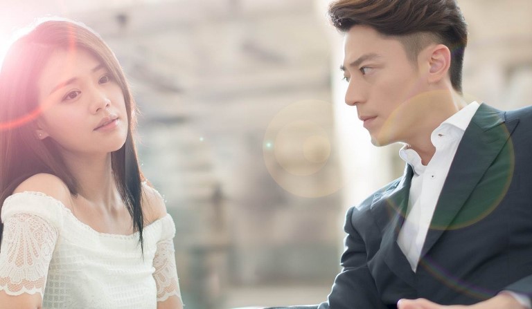 Vợ chửa vẫn còng lưng hầu bạn chồng, lấy đàn ông gia trưởng đúng là phí cả đời đàn bà