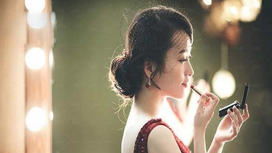 Đàn bà khôn ngoan giữ sắc, đàn bà dại dột giữ chồng