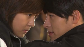 Sếp ơi buông em ra để em còn đi lấy chồng