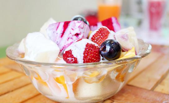 Nắng nóng thế này, chị em hãy làm ngay sữa chua hoa quả uống để giải nhiệt, giữ dáng và đẹp da