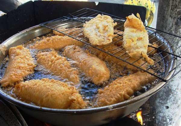 Để thoải mái ăn đồ dầu mỡ không sợ độc hại, áp dụng ngay cách chiên rán đơn giản này