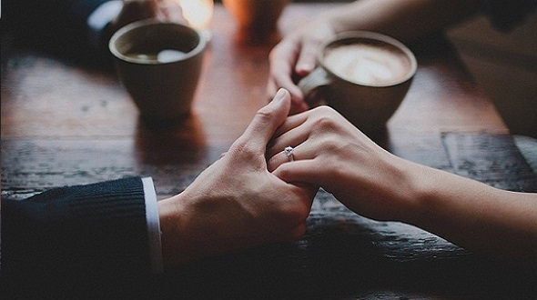 "Con gái có thì, em hãy lấy chồng đi em"