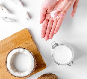 3 BƯỚC LÀM MƯỢT TÓC BẰNG DẦU DỪA VỪA TIẾT KIỆM LẠI HIỆU QUẢ