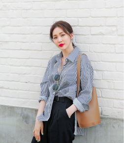 Để dáng mảnh người hãy để áo kẻ sọc lo nhé