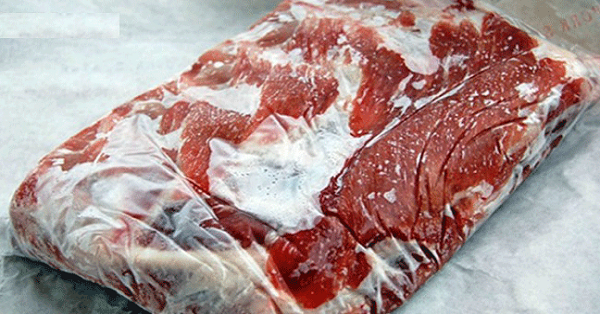 Thịt mới lấy ra từ tủ lạnh đừng vội ngâm nước, mách bạn tuyệt chiêu này, chỉ cần 5 phút đủ để rã đông