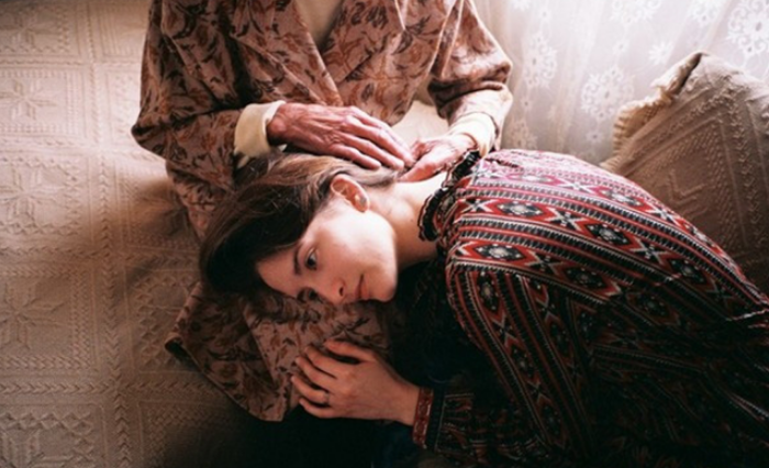 Cảm động bức thư của mẹ gửi con gái: "Con cứ làm ‘gái ế’ thoải mái đi, mẹ cho phép, ế suốt đời cũng được!"