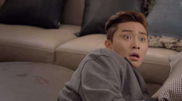 Vợ… vợ ơi… Quần có màu đỏ kìa!