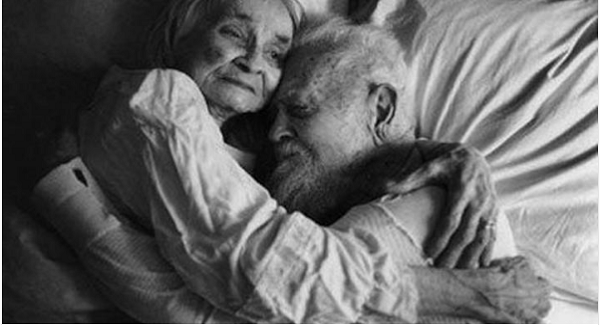 Đã gọi nhau một tiếng “Vợ Chồng”, dù không còn chung lối cũng xin đừng làm cho nhau đau lòng!