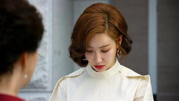 Thấy con dâu khóc vì chồng có bồ, mẹ chồng đặt vào tay đoạn clip: Nín đi, mẹ xử xong rồi