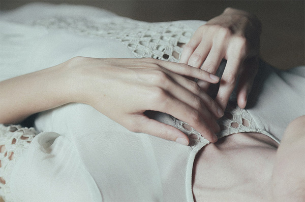 Yêu đàn ông có vợ thỏa mãn nhất thời, nhưng cô đơn một đời?