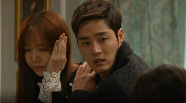 Mẹ đuổi vợ bầu khỏi nhà, chồng hằm hằm: Đi em, mình ở chuồng lợn còn hơn biệt thự vô tình