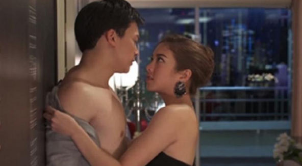 Thư kí chê vợ chân ngắn, chồng cười: Lùn đi giày sẽ cao còn hơn mình dài não phẳng như cô