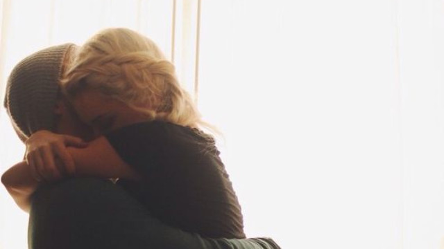 Nếu đã yêu nhau thì đừng làm nhau buồn, để nhau phải đợi phải chờ