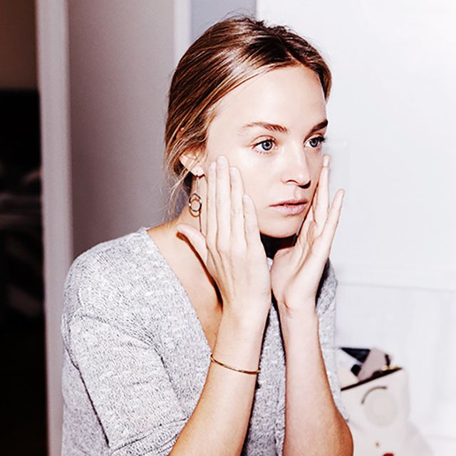 Điểm danh thói quen ngăn ngừa mụn hiệu quả dành cho các cô nàng