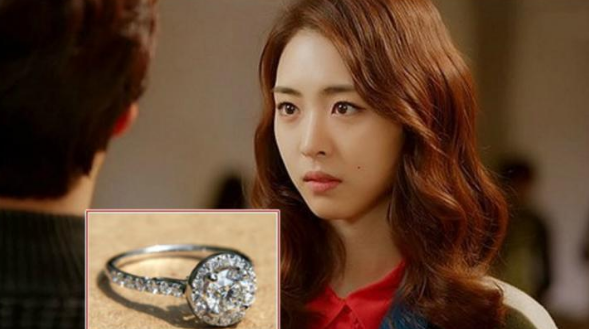 Đăng ảnh nhẫn cầu hôn lên Facebook, tôi choáng váng biết được bộ mặt thật của chồng sắp cưới