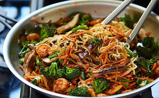 7 Chiêu Xào Để Bún, Mì, Miến, Phở… Không Bị Bết, Nát