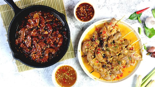 Cách làm lòng non nướng mật ong sốt me Thái và mắm tỏi ớt. Ngon không cưỡng nổi