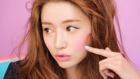 Ngày nắng ngày mưa làm sao để lớp makeup không trôi