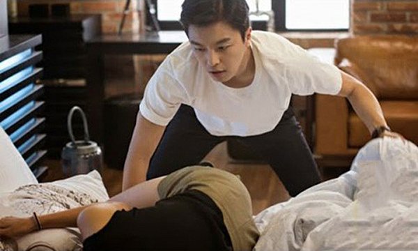 Phút tân hôn vượt &rsquo;đèn đỏ&rsquo;