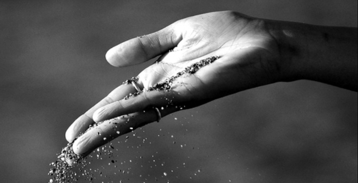 Trong cuộc sống phải biết LÙI MỘT BƯỚC để biển rộng trời cao, NHẪN MỘT CHÚT để sóng yên gió lặng