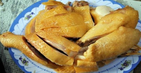 4 mẹo luộc gà không cần nước, da vàng ươm, ngọt thịt lại thơm nức mũi