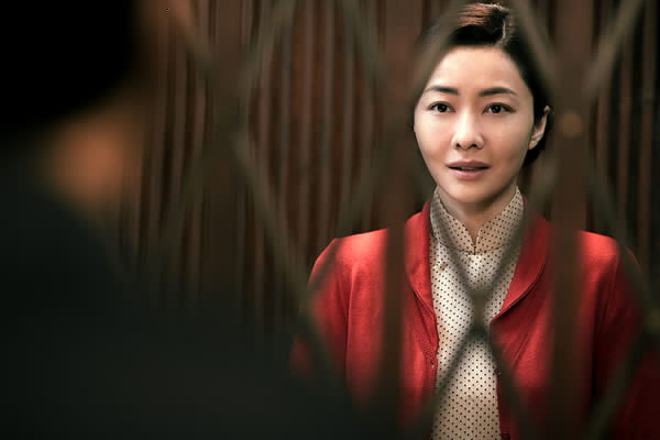 Ở với mẹ là công chúa, về nhà chồng thành osin, thân con gái như hạt mưa sa