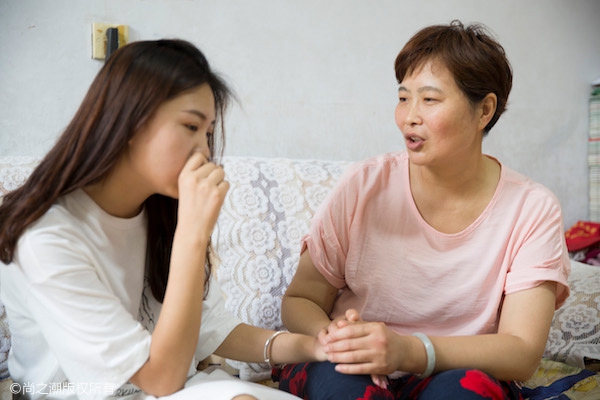 Thấy con dâu ăn vận nhàu nhĩ, mẹ chồng thủ thỉ: Diện đẹp vào cho chồng nó sáng mắt ra