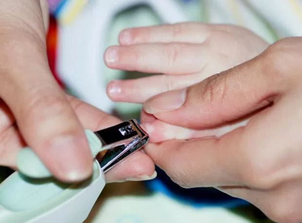 3 thời điểm tuyệt đối ĐỪNG cắt móng tay cho con kẻo bé CÒI CỌC, ĐAU ỐM suốt năm