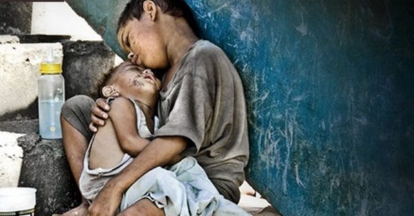 Xã hội bây giờ : Giàu thì nó nịnh, nghèo thì nó khinh. Ngẫm thấy đúng lắm