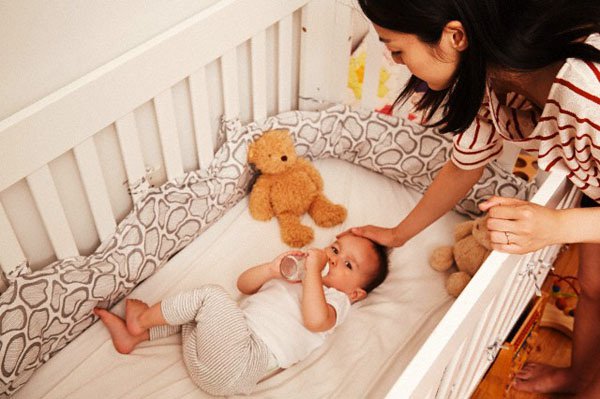 Gần 1 tháng sau sinh mà chồng đã muốn vợ giặt giũ, cơm nước như không phải gái đẻ, được việc trước mắt mà hại vợ sau này