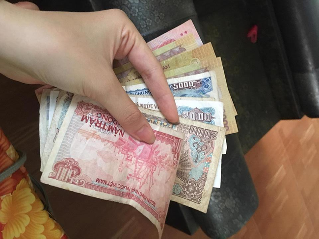 Nàng dâu không thu nhập bị mẹ chồng giao “bài toán chi tiêu” khó: 100 nghìn bắt mua thức ăn 2 bữa cho 4 người lớn và 3 con chó