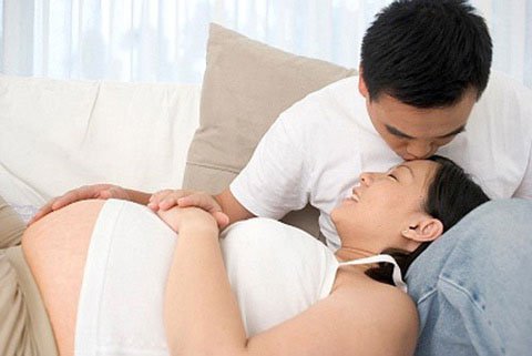 Bước qua người chồng là chồng nghén thay vợ ngay, cái này có trúng phóc không ạ?