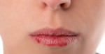 Hóa ra môi khô nứt nẻ không phải vì ít bổ sung nước, mà là vì những điều này