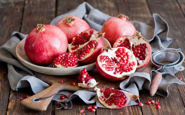 Công Dụng Làm Đẹp Của Trái Lựu Đỏ