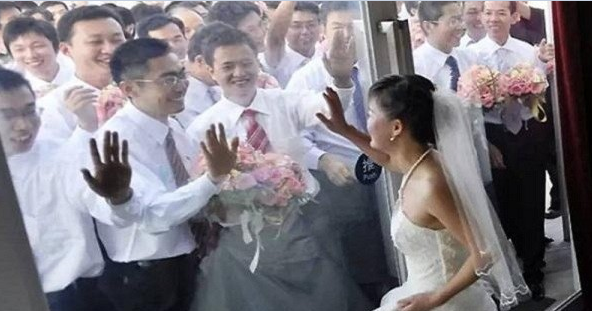 Thêm 2 năm nữa, gần 4 triệu đàn ông Việt sẽ ế, nếu không tử tế với vợ coi chừng kẻ khác rước mất