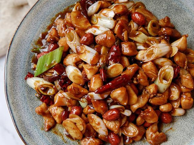 Gà rim lạc vừa ngon lại lạ miệng khiến cả nhà ăn một lại muốn ăn hai