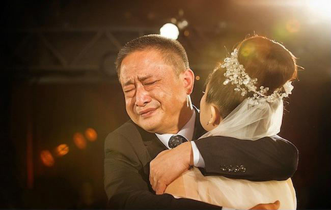 Gửi chồng: Khi các anh đối xử tệ với vợ thì có nhớ đến những lời nhắn gửi và lời hứa với bố vợ không?