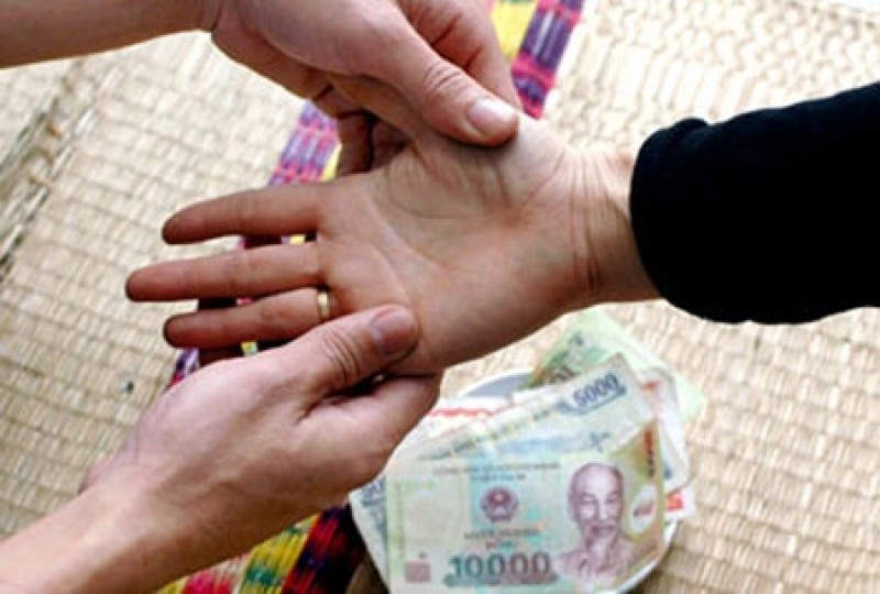 Chỉ vì lời phán của ông thầy bói mà mẹ đối xử với tôi như người dưng nước lã