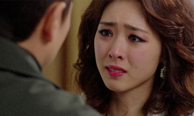 Tôi nên tiếp tục tổ chức đám cưới hay làm rõ anh có phải là gay hay không?