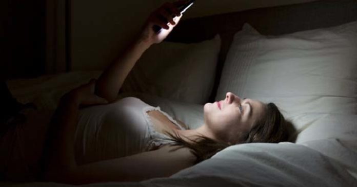 Kết quả khi không đưa điện thoại lên giường trong 2 tuần: Ai hay sử dụng thử 1 lần để biết