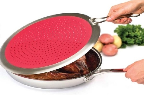 Dầu chiên rán không bị bắn lên người, bếp luôn sạch “kin kít” nhờ 5 mẹo của chuyên gia