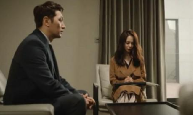 Vợ ôm 10 tỷ biến mất chỉ để lại tin nhắn cho chồng: ‘Vui vẻ với bồ xong xuống lễ tân đón con’