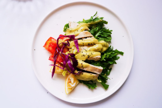 Nếu bạn đang ăn kiêng, đừng bỏ qua món salad gà siêu ngon này!