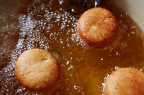 Chiên món gì cũng thả 2 miếng này vào, đảm bảo không bắn dầu, sát chảo lại cực thơm ngon