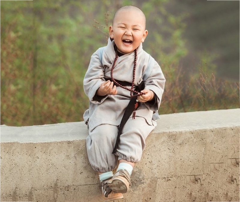 Nhường người một phần có hại gì đâu, kém người một phân có gì phải ganh ghét nhau?